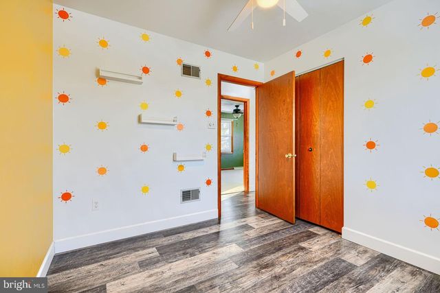 406 3RD, Mcsherrystown, PA 17344