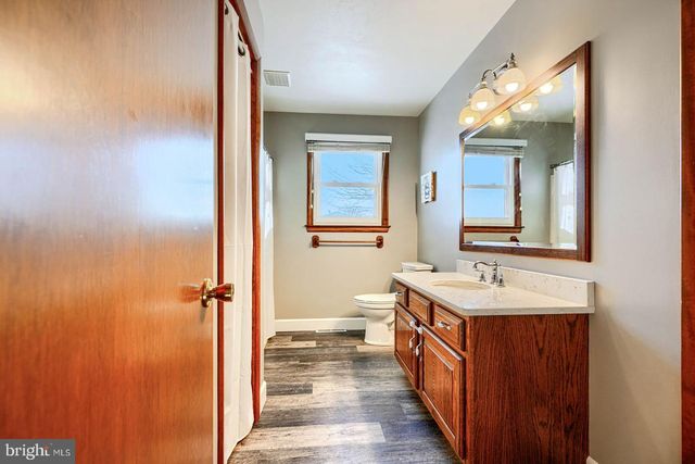 406 3RD, Mcsherrystown, PA 17344