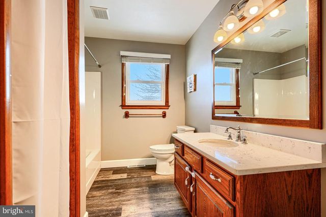 406 3RD, Mcsherrystown, PA 17344