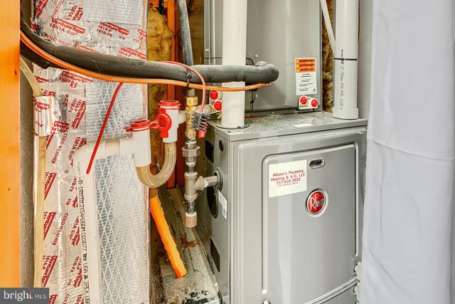 406 3RD, Mcsherrystown, PA 17344