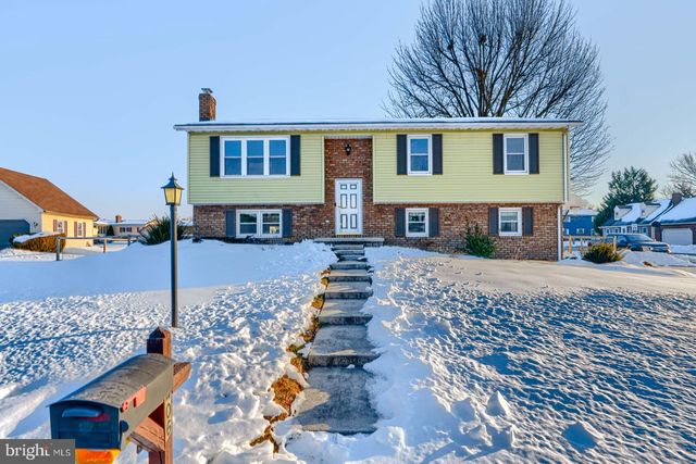 406 3RD, Mcsherrystown, PA 17344