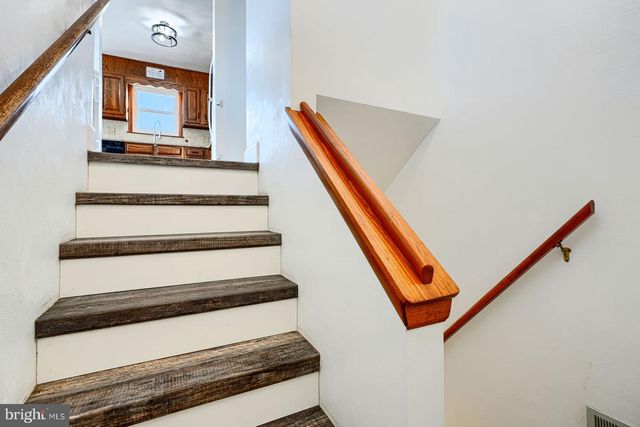 406 3RD, Mcsherrystown, PA 17344