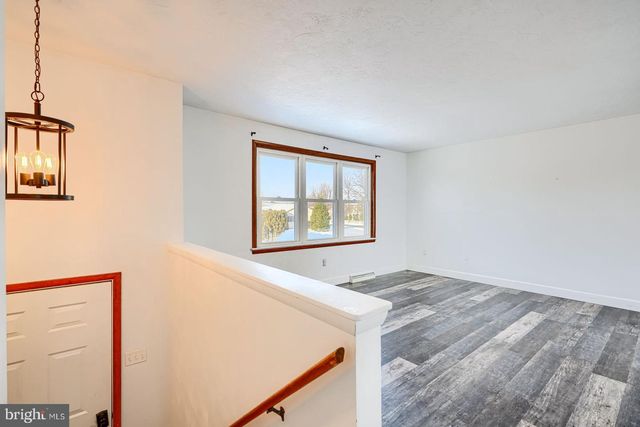 406 3RD, Mcsherrystown, PA 17344