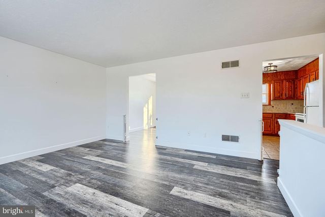 406 3RD, Mcsherrystown, PA 17344