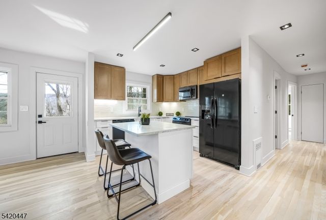 132 Upper High Crest Dr, West Milford Twp., NJ 07480