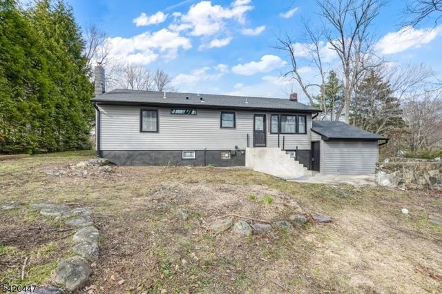 132 Upper High Crest Dr, West Milford Twp., NJ 07480