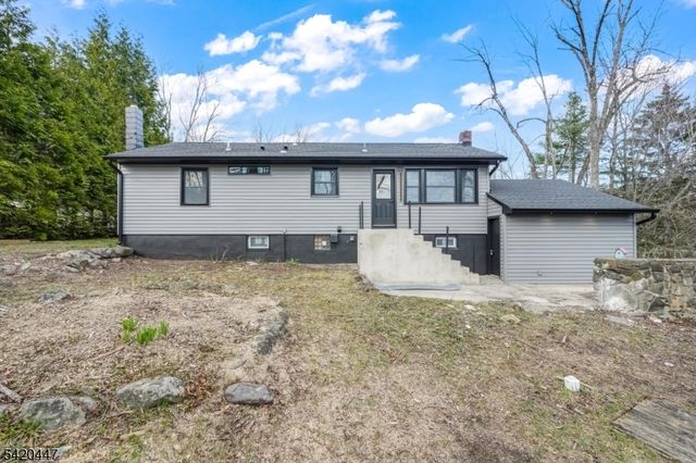 132 Upper High Crest Dr, West Milford Twp., NJ 07480