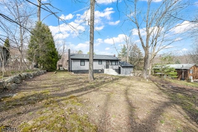 132 Upper High Crest Dr, West Milford Twp., NJ 07480