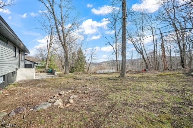 132 Upper High Crest Dr, West Milford Twp., NJ 07480