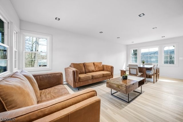 132 Upper High Crest Dr, West Milford Twp., NJ 07480