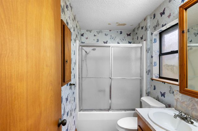 150 Turner LN, Paige, TX 78659