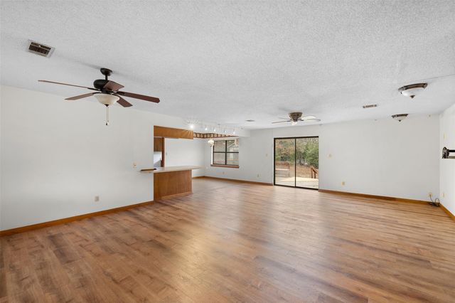 150 Turner LN, Paige, TX 78659