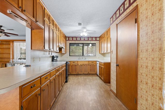 150 Turner LN, Paige, TX 78659