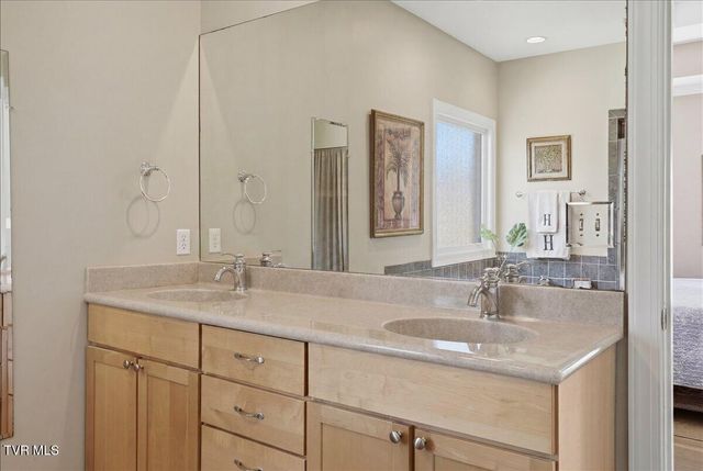 211 Harbor Approach, Johnson City, TN 37601