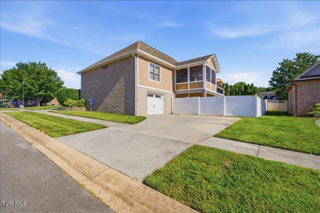 211 Harbor Approach, Johnson City, TN 37601