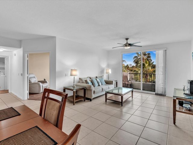 2421 NE 65th Street 406, Fort Lauderdale, FL 33308