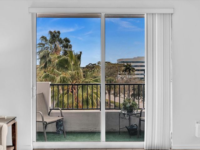 2421 NE 65th Street 406, Fort Lauderdale, FL 33308