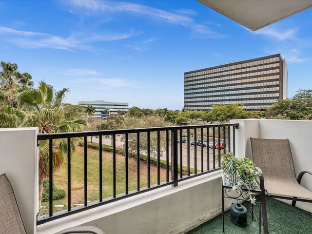 2421 NE 65th Street 406, Fort Lauderdale, FL 33308