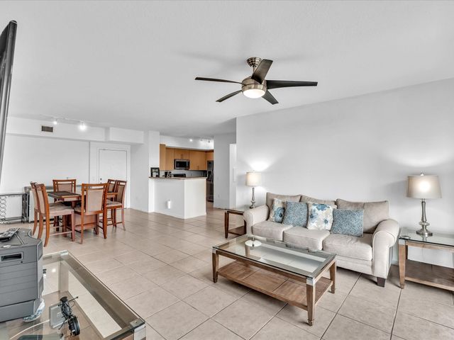 2421 NE 65th Street 406, Fort Lauderdale, FL 33308