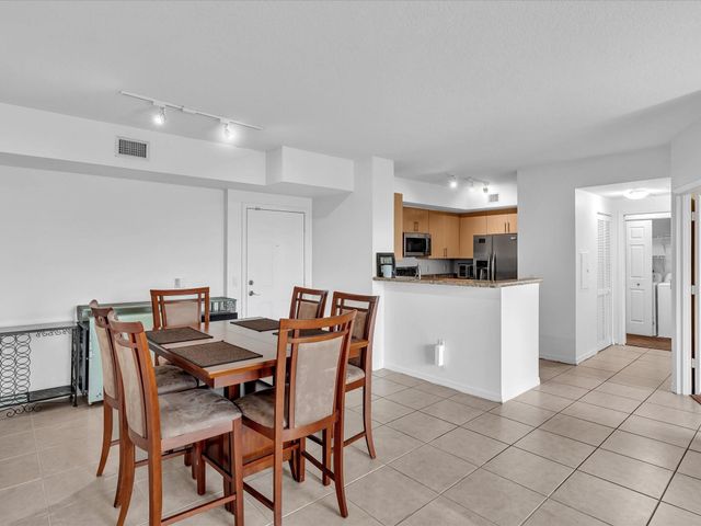 2421 NE 65th Street 406, Fort Lauderdale, FL 33308