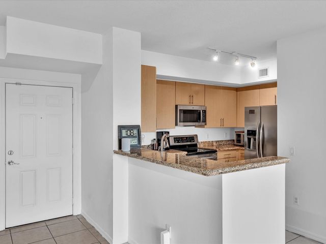 2421 NE 65th Street 406, Fort Lauderdale, FL 33308