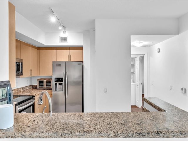 2421 NE 65th Street 406, Fort Lauderdale, FL 33308