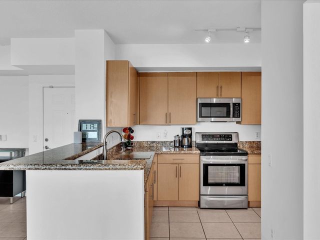 2421 NE 65th Street 406, Fort Lauderdale, FL 33308