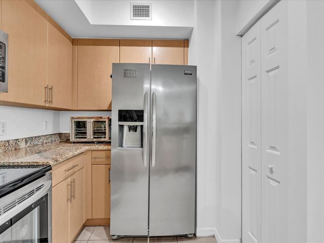 2421 NE 65th Street 406, Fort Lauderdale, FL 33308