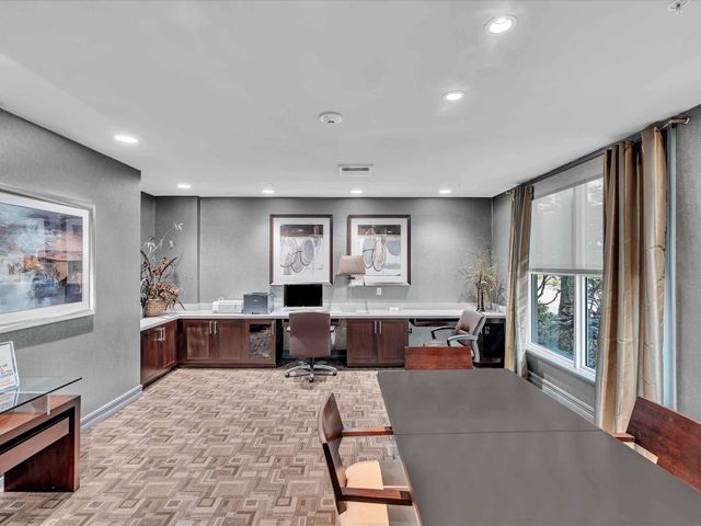 2421 NE 65th Street 406, Fort Lauderdale, FL 33308