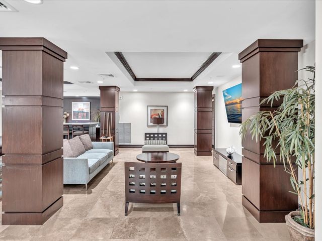 2421 NE 65th Street 406, Fort Lauderdale, FL 33308