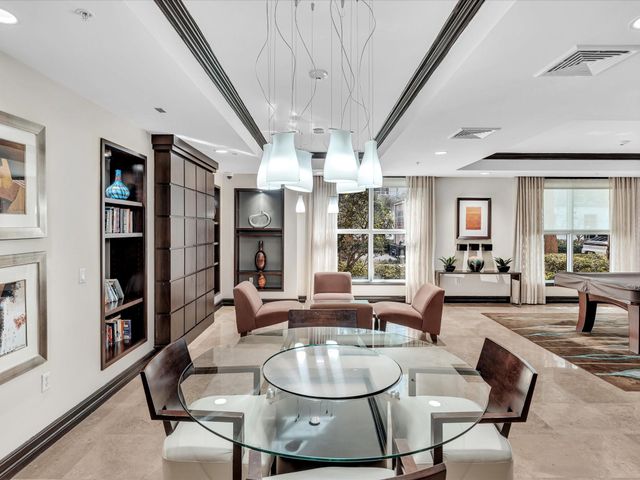 2421 NE 65th Street 406, Fort Lauderdale, FL 33308