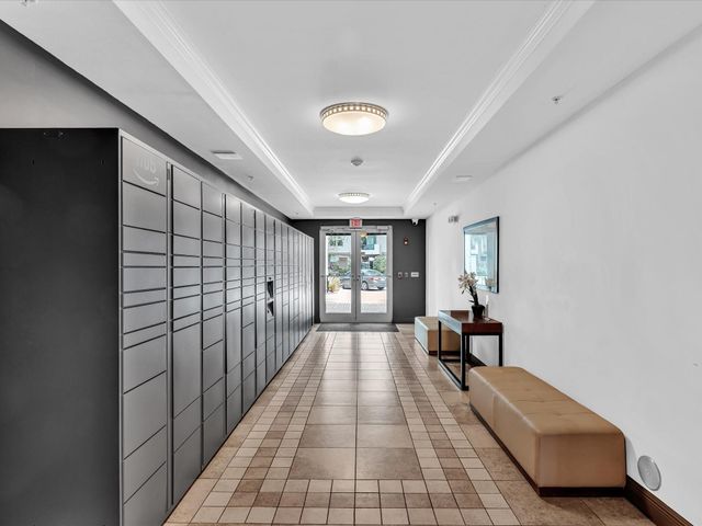 2421 NE 65th Street 406, Fort Lauderdale, FL 33308