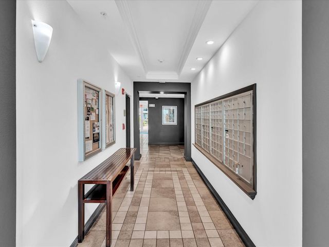 2421 NE 65th Street 406, Fort Lauderdale, FL 33308