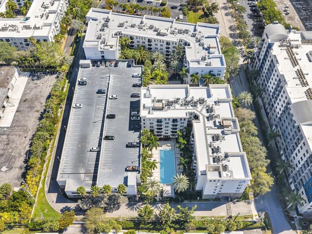 2421 NE 65th Street 406, Fort Lauderdale, FL 33308
