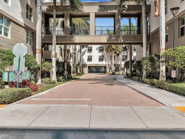 2421 NE 65th Street 406, Fort Lauderdale, FL 33308