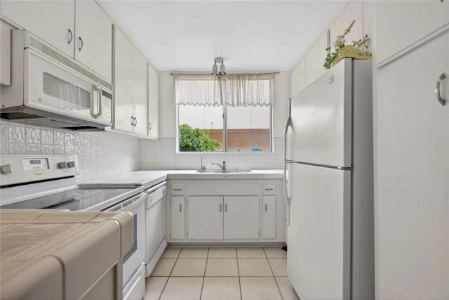 5429 Newcastle 204, Encino, CA 91316