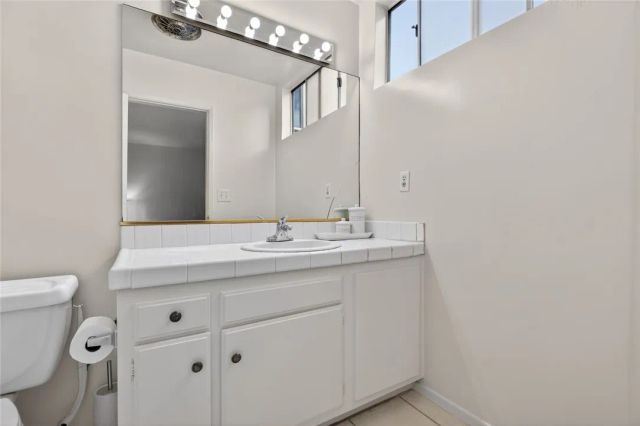 5429 Newcastle 204, Encino, CA 91316