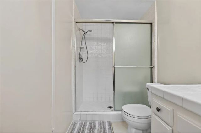 5429 Newcastle 204, Encino, CA 91316