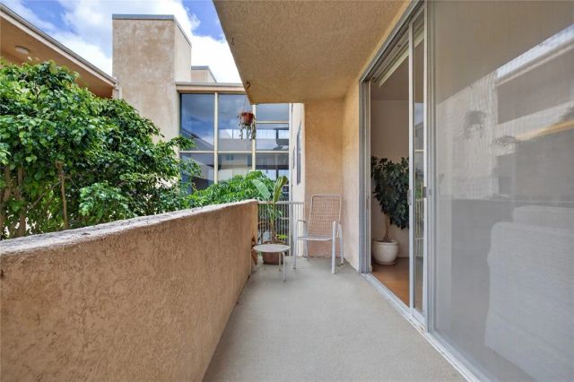 5429 Newcastle 204, Encino, CA 91316