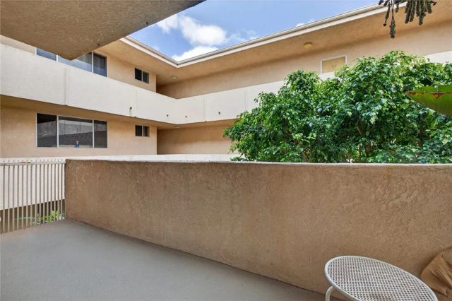 5429 Newcastle 204, Encino, CA 91316