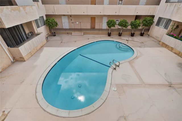 5429 Newcastle 204, Encino, CA 91316