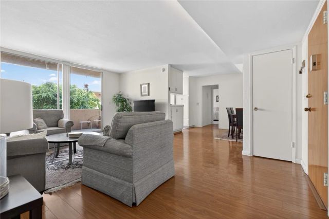 5429 Newcastle 204, Encino, CA 91316