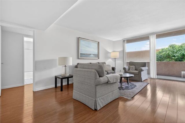 5429 Newcastle 204, Encino, CA 91316