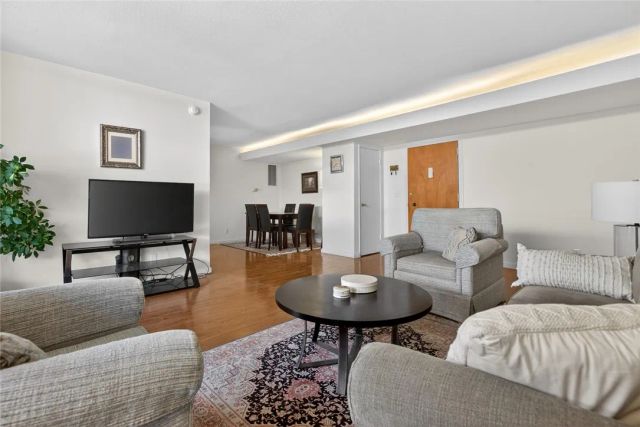 5429 Newcastle 204, Encino, CA 91316