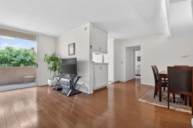 5429 Newcastle 204, Encino, CA 91316