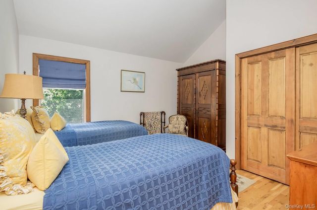 61 Huckleberry Lane, East Hampton, NY 11937