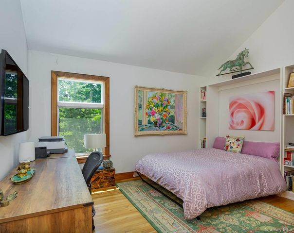 61 Huckleberry Lane, East Hampton, NY 11937