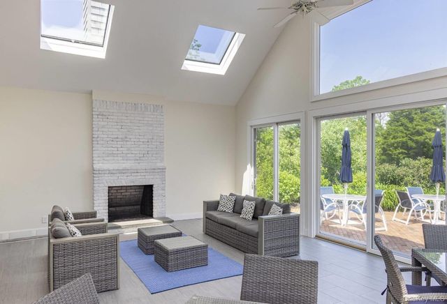 61 Huckleberry Lane, East Hampton, NY 11937