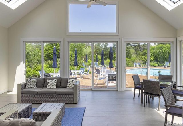 61 Huckleberry Lane, East Hampton, NY 11937