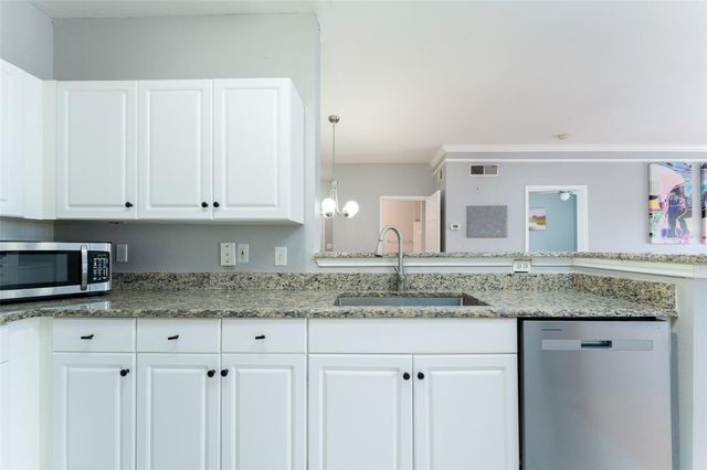 4306 BAYSIDE VILLAGE DRIVE 202, Tampa, FL 33615